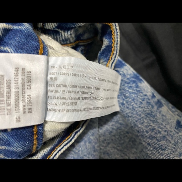 Abercrombie The Mom High Rise Curve Love Jeans - Picture 9 of 9